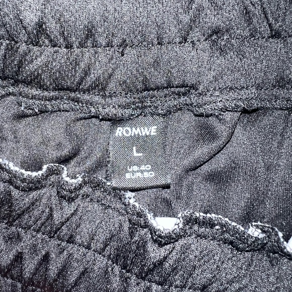 Black & White SHEIN NYC Shorts (New York City.) - Picture 3 of 3